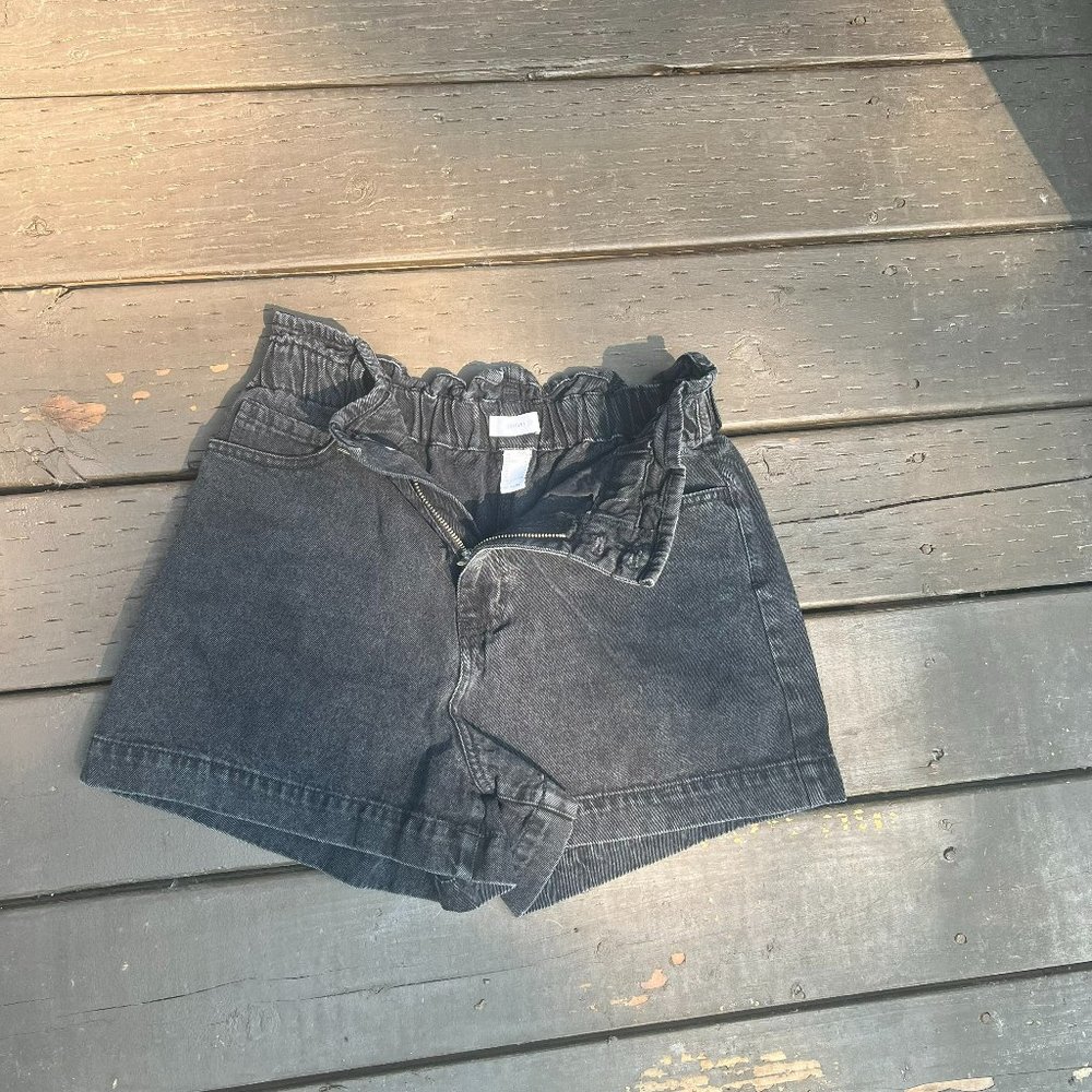Shorts - Picture 3 of 4